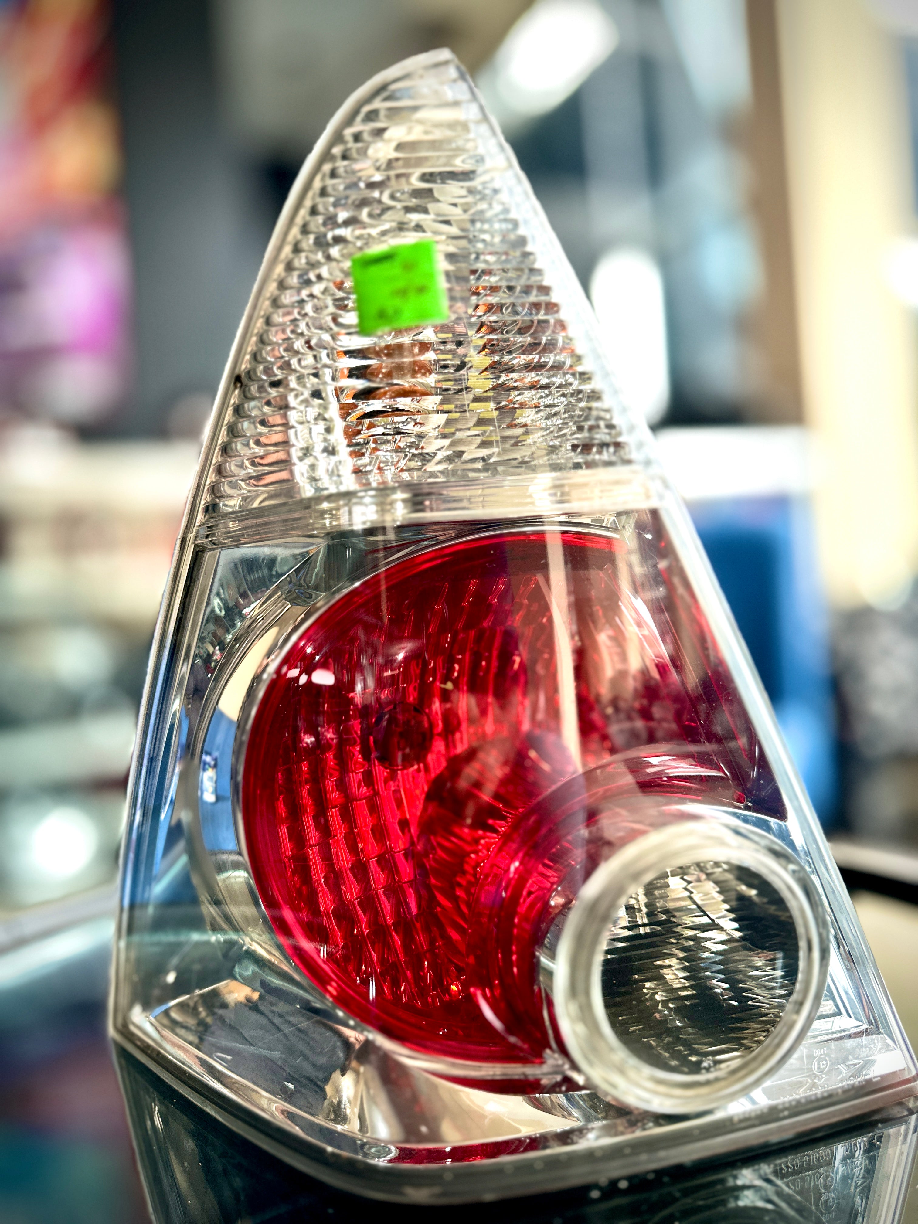 Daihatsu YRV White Tail Light – Left
