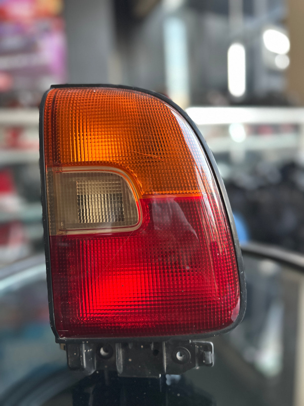 Toyota RAV4 1996–1998 Tail Light – Right